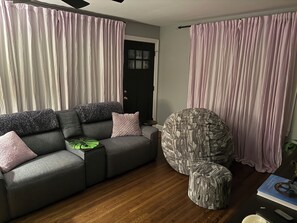 Living area - Bagheera’s Hidy-hole Near HPU (High Point)