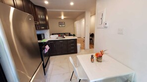 Private kitchen - Vrbo Property (Montréal)