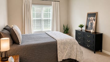 2 bedrooms, iron/ironing board, WiFi, bed sheets