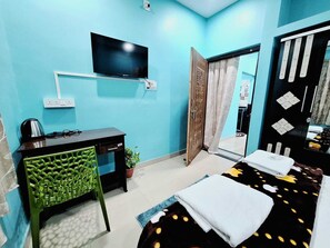 Comfort-Doppelzimmer, Stadtblick | Bügeleisen/Bügelbrett, kostenloses WLAN