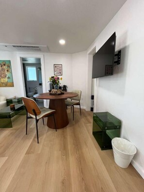 Dining - Charming 1BR w/ Hot Tub & Fire Pit in Novato (Novato)