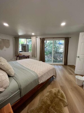 WiFi, bed sheets - Charming 1BR w/ Hot Tub & Fire Pit in Novato (Novato)