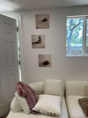 Interior - Charming 1BR w/ Hot Tub & Fire Pit in Novato (Novato)