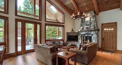(2R) The Lodge in Yosemite National Park