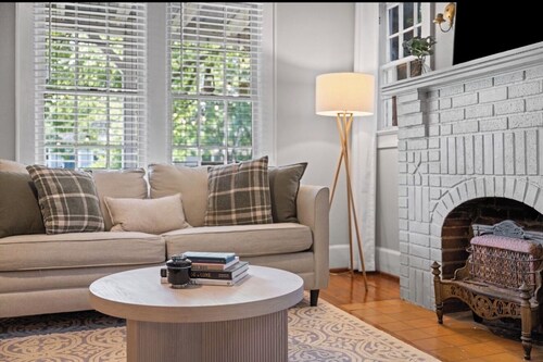 The Gladys House - Spacious Midtown Duplex