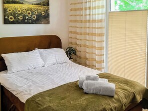 Iron/ironing board, WiFi, bed sheets