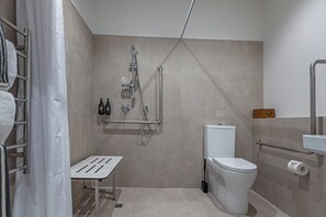 Premium Twin Room, Mobility Accessible | Bathroom