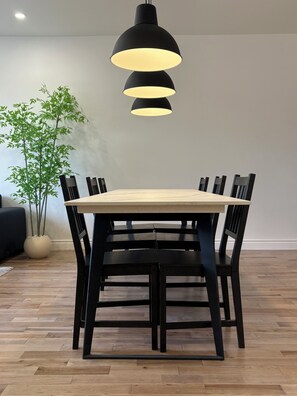 Dining - Bright 3BR Upper Duplex w/ Patio – New Renovated (Montréal)