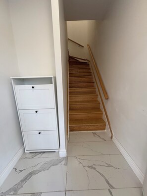 Interior - Bright 3BR Upper Duplex w/ Patio – New Renovated (Montréal)