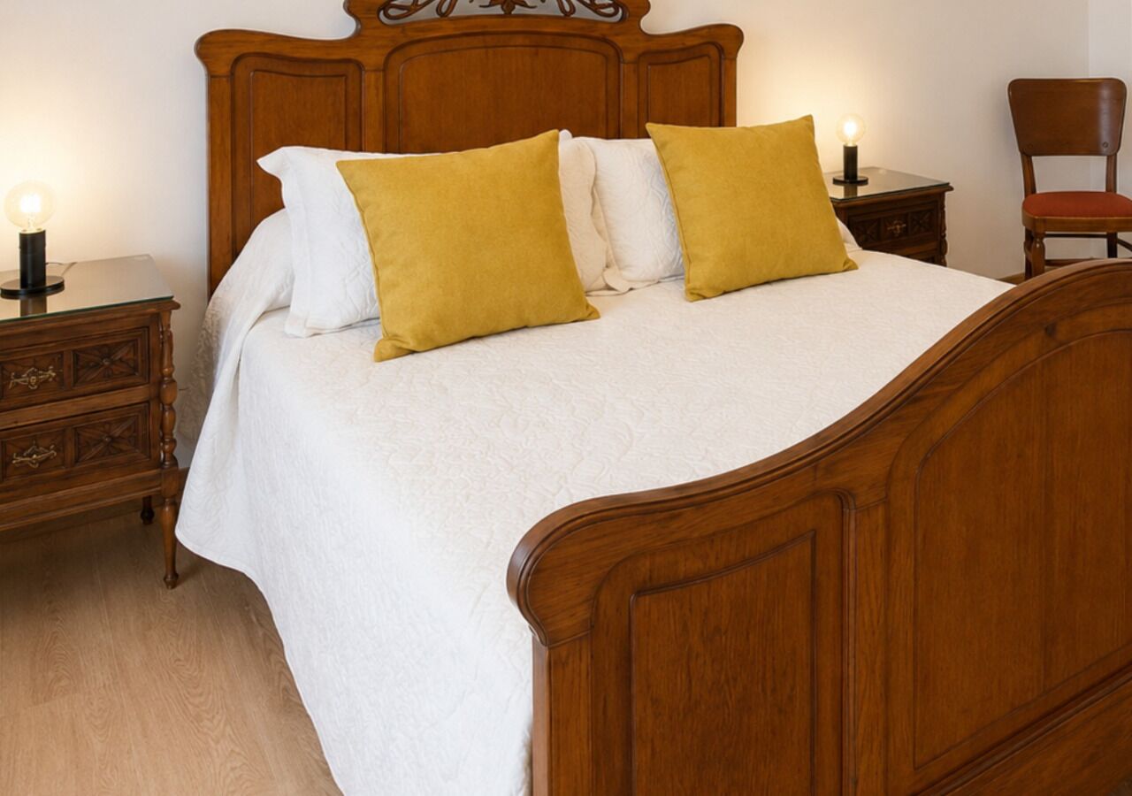 Tabla de planchar con plancha, wifi gratis y ropa de cama 