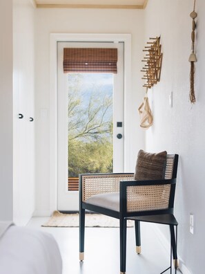 Interior - Desert Oasis w/ Container Pool & Stargazing (Joshua Tree)