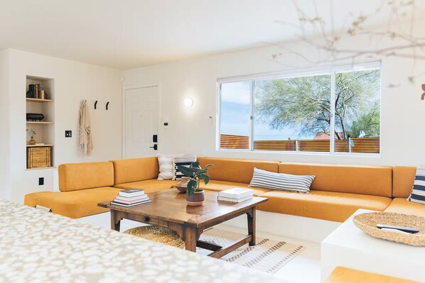 TV - Desert Oasis w/ Container Pool & Stargazing (Joshua Tree)