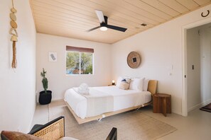 WiFi, bed sheets - Desert Oasis w/ Container Pool & Stargazing (Joshua Tree)