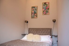 Room - House Sleeps 10 with Enclosed Garden (Henley on Thames)