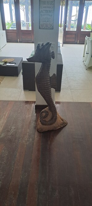 Interior - Seahorse Lodge (Shefa Province)