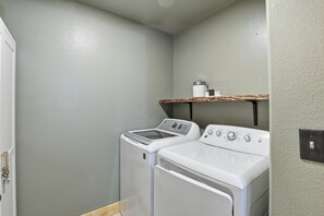 Interior - Luxury 3 bedroom apartment with amazing view (Duck Creek Village)