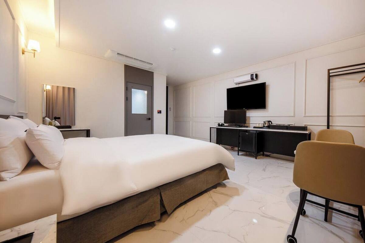 Deluxe Room | Tirai kedap cahaya, kedap suara, Wi-Fi gratis, dan seprai linen