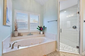 Shower, hair dryer, towels, soap - Latitude Adjustment- 4BR Pool + Firepit (Hobe Sound)