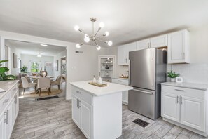 Private kitchen - Charming KC Bungalow • Walk to Plaza & Westport (Kansas City)