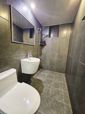 Bathroom - Cheonho T Hotel (Seoul)