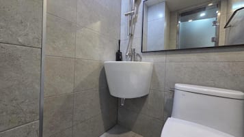 Standard-Doppelzimmer | Badezimmer