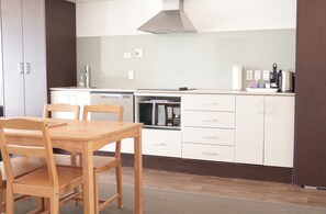 Deluxe Apartment, Balcony, Beach View | Dining - 2 Bedroom Beach Frontage Apartment (Paihia)