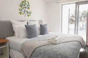 Deluxe Apartment, Balcony, Beach View - 2 Bedroom Beach Frontage Apartment (Paihia)