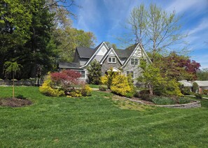 Exterior - luxurious  7-bedroom house  in wonderful Livingston for world cup festivities (Livingston)
