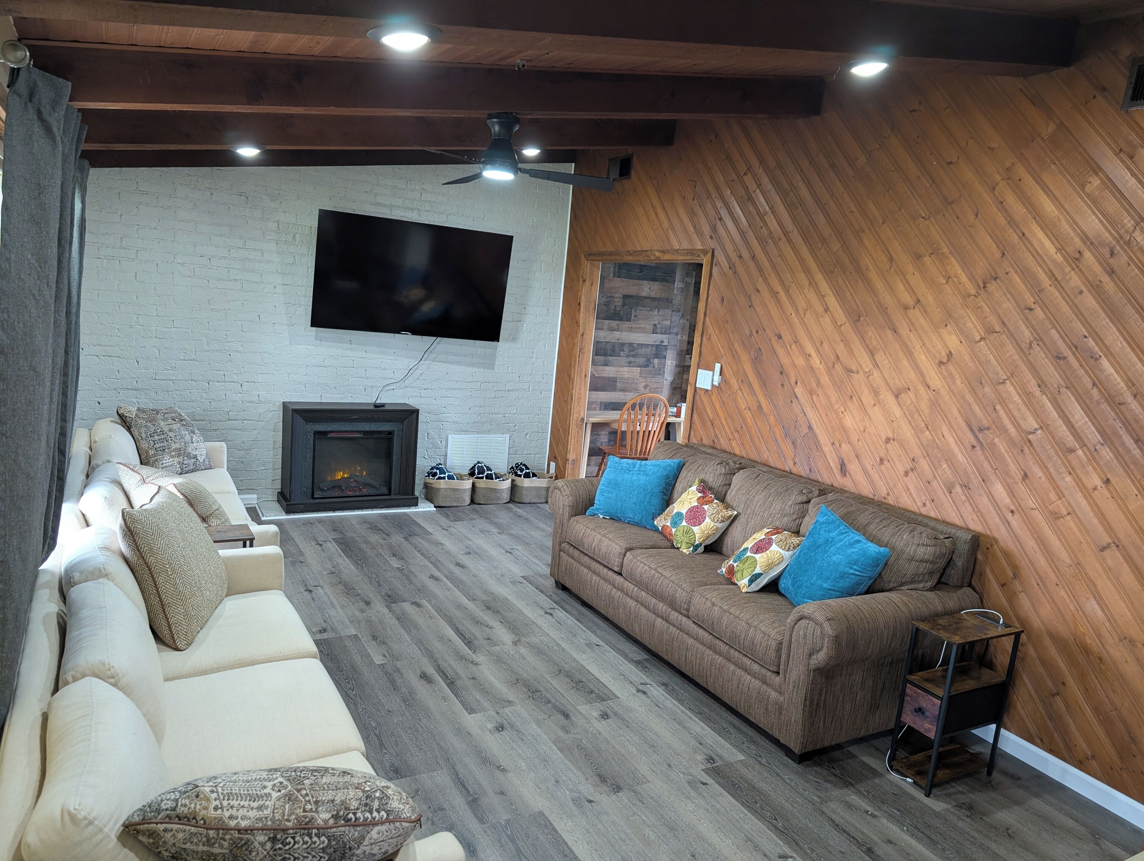 Smart TV, fireplace, stereo, computer monitors