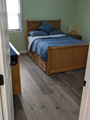 2 bedrooms, desk, iron/ironing board, free WiFi - Delightful 2-bedroom home on acreage in charming Foristell, Lake, walk to winery (Foristell)