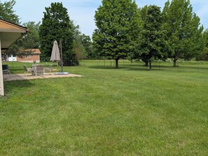 Outdoor dining - Delightful 2-bedroom home on acreage in charming Foristell, Lake, walk to winery (Foristell)