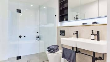 Shower, towels, shampoo
