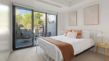 3 habitaciones, tabla de planchar con plancha, wifi y ropa de cama