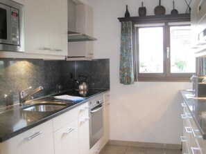 Fridge, microwave, oven, dishwasher - Haus Fiorina 3 3½-Zimmerwohnung by Interhome (Klosters)