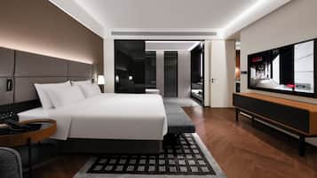 Executive Suite, Sea View | Premium bedding, minibar (free items), desk, blackout drapes