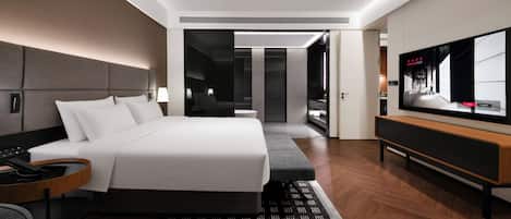 Premium bedding, free minibar, desk, blackout curtains