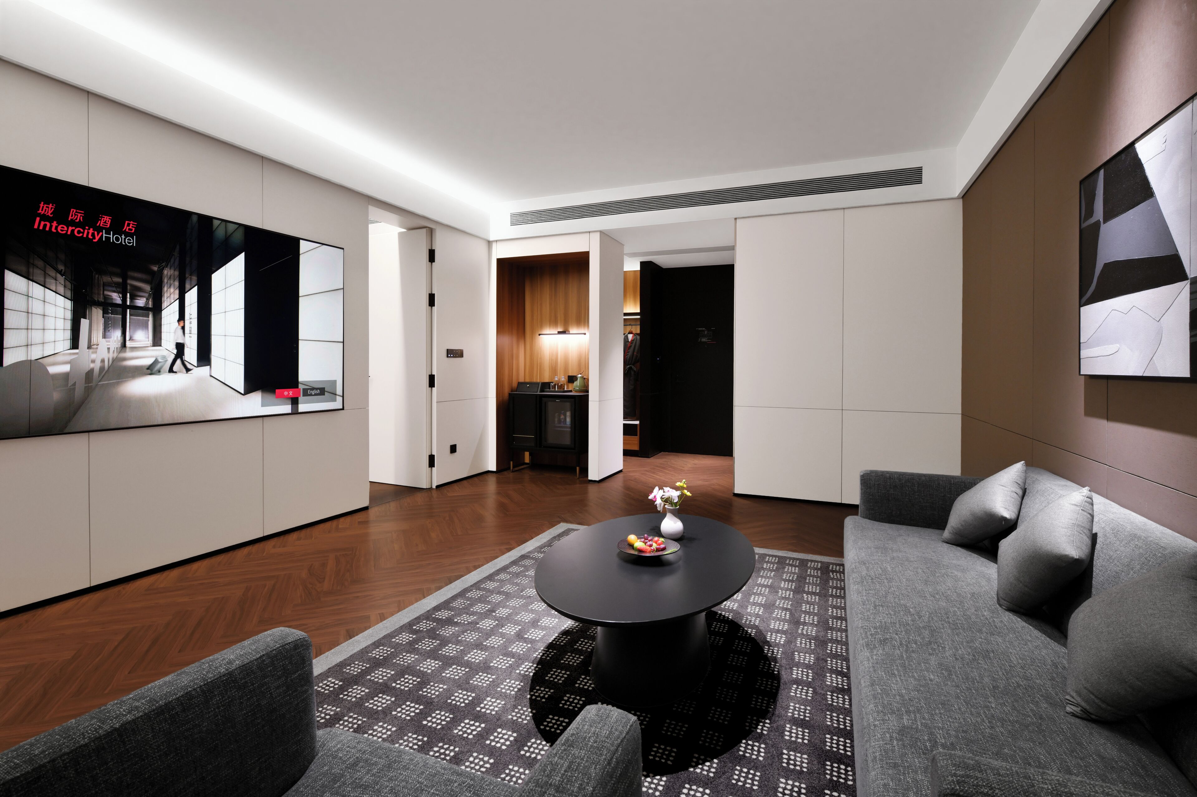 Executive Suite, Sea View | Premium bedding, minibar (free items), desk, blackout drapes