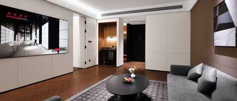 Executive Suite, Sea View | Premium bedding, minibar (free items), desk, blackout drapes