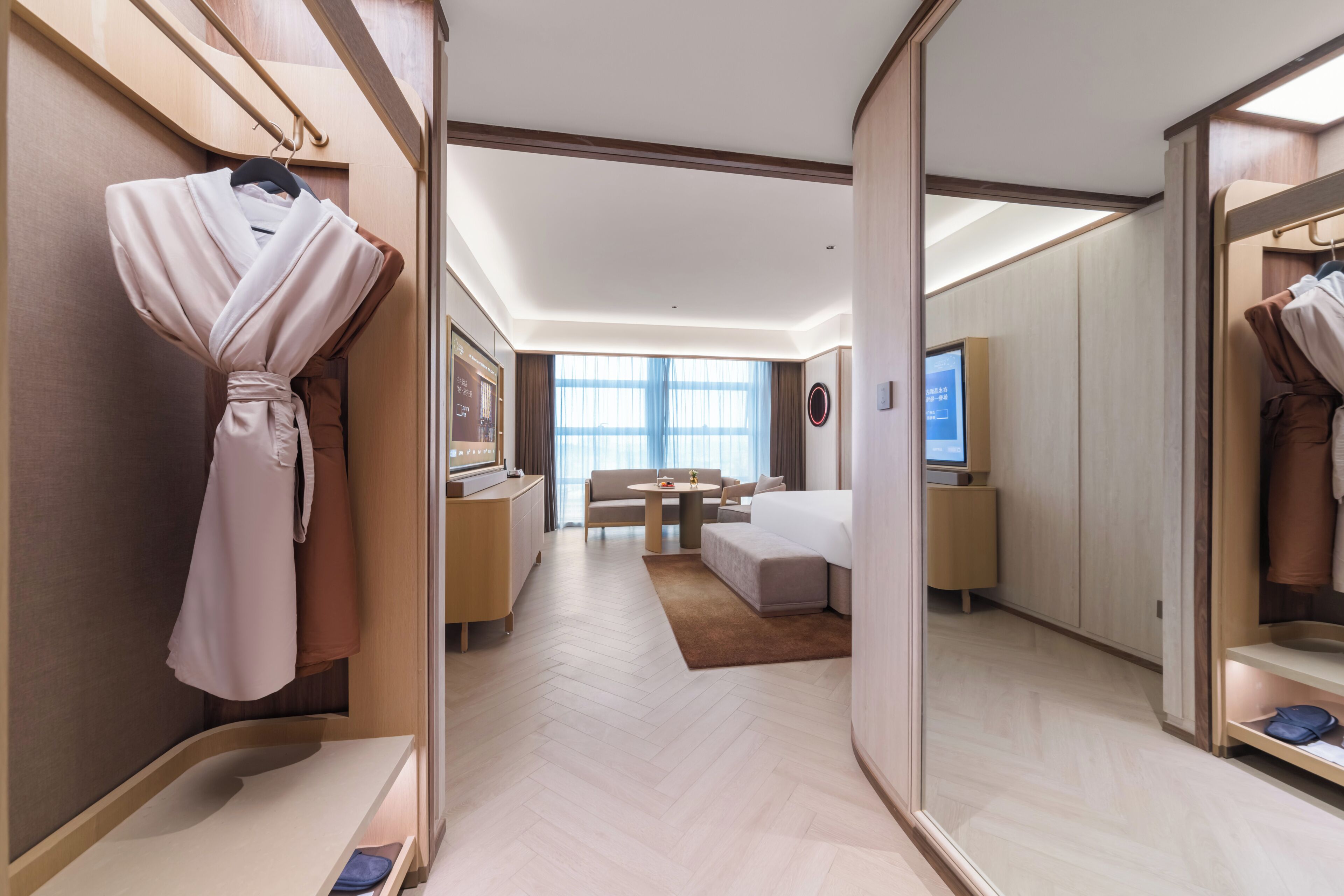 Premium bedding, down duvets, free minibar, blackout curtains