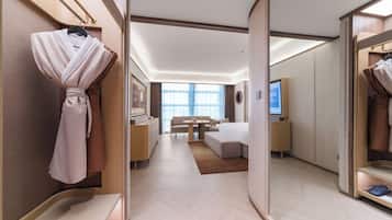 Premium bedding, down duvets, free minibar, blackout curtains