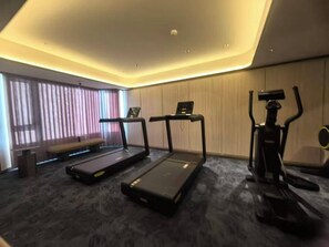 Habitación básica doble, vistas a la ciudad | Gimnasio