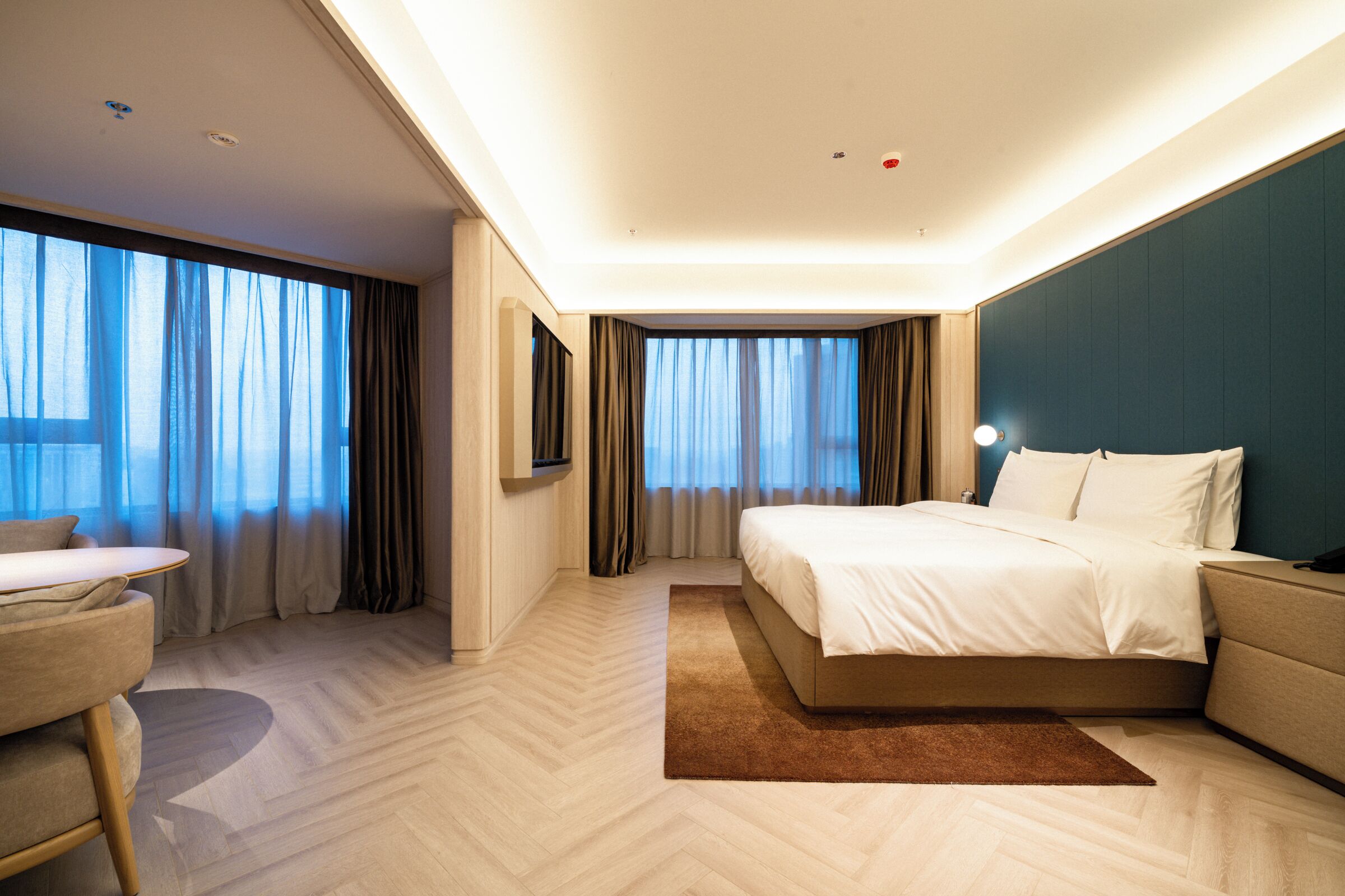 Memory foam beds, WiFi (free), bed sheets