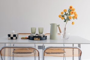 Comfort Apartment, 3 Bedrooms, Kitchen, Mountain View | In-room dining - Local Vibe Downtown Guesthouse (Zhangjiajie)