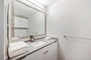 Bathroom - Sleek Hollywood Stay, Gym, Parking, Pool (West Hollywood)
