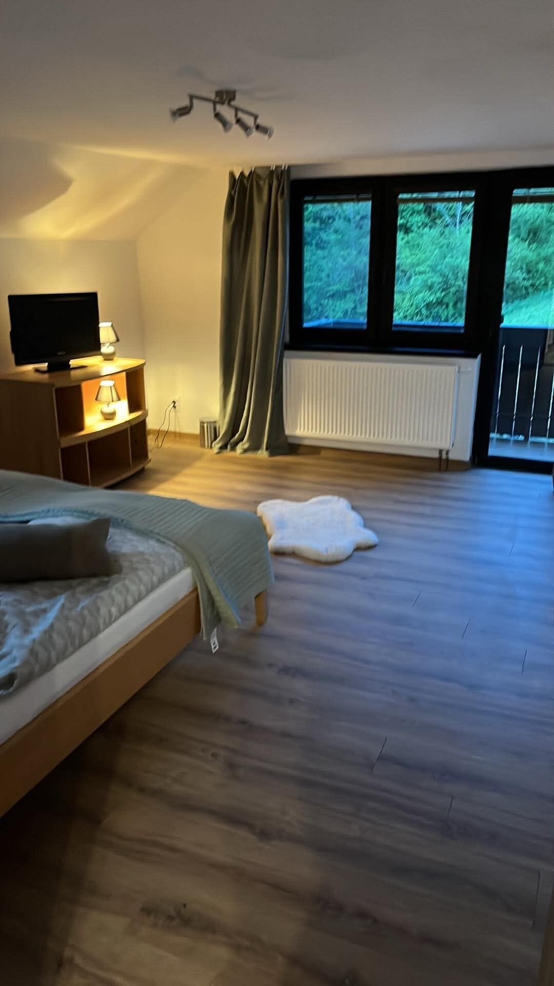 Iron/ironing board, internet, bed sheets