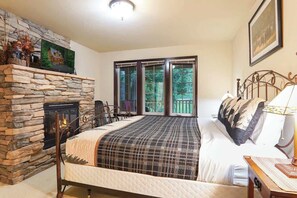 2 bedrooms, free WiFi, bed sheets - Hearthstone | Hot Tub • Fireplace • 2 Kings (Deming)
