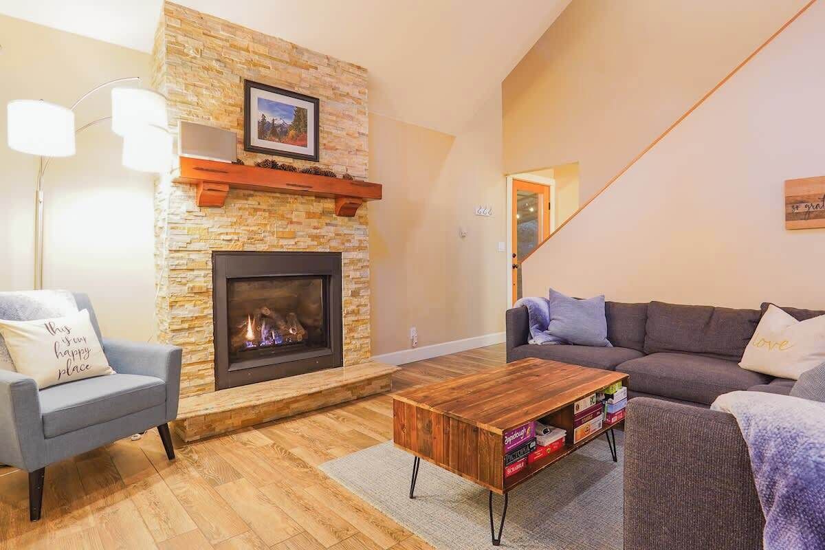 Mt. Baker Base Camp | Hot Tub + Game Room - Glacier, WA