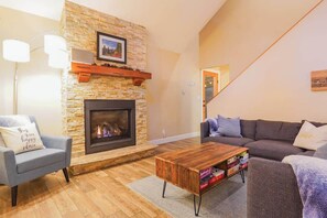 Smart-TV, Kamin, Videospiele