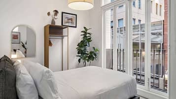 Iron/ironing board, WiFi, bed sheets