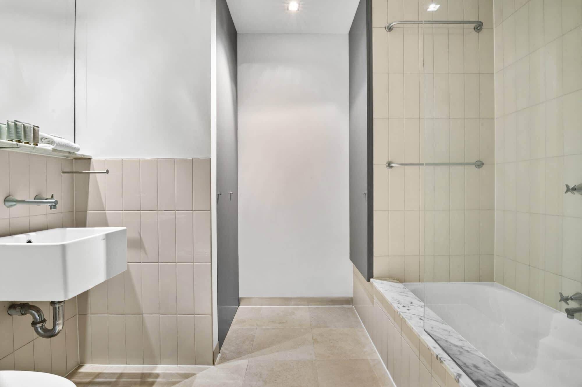 Shower, hair dryer, towels, shampoo